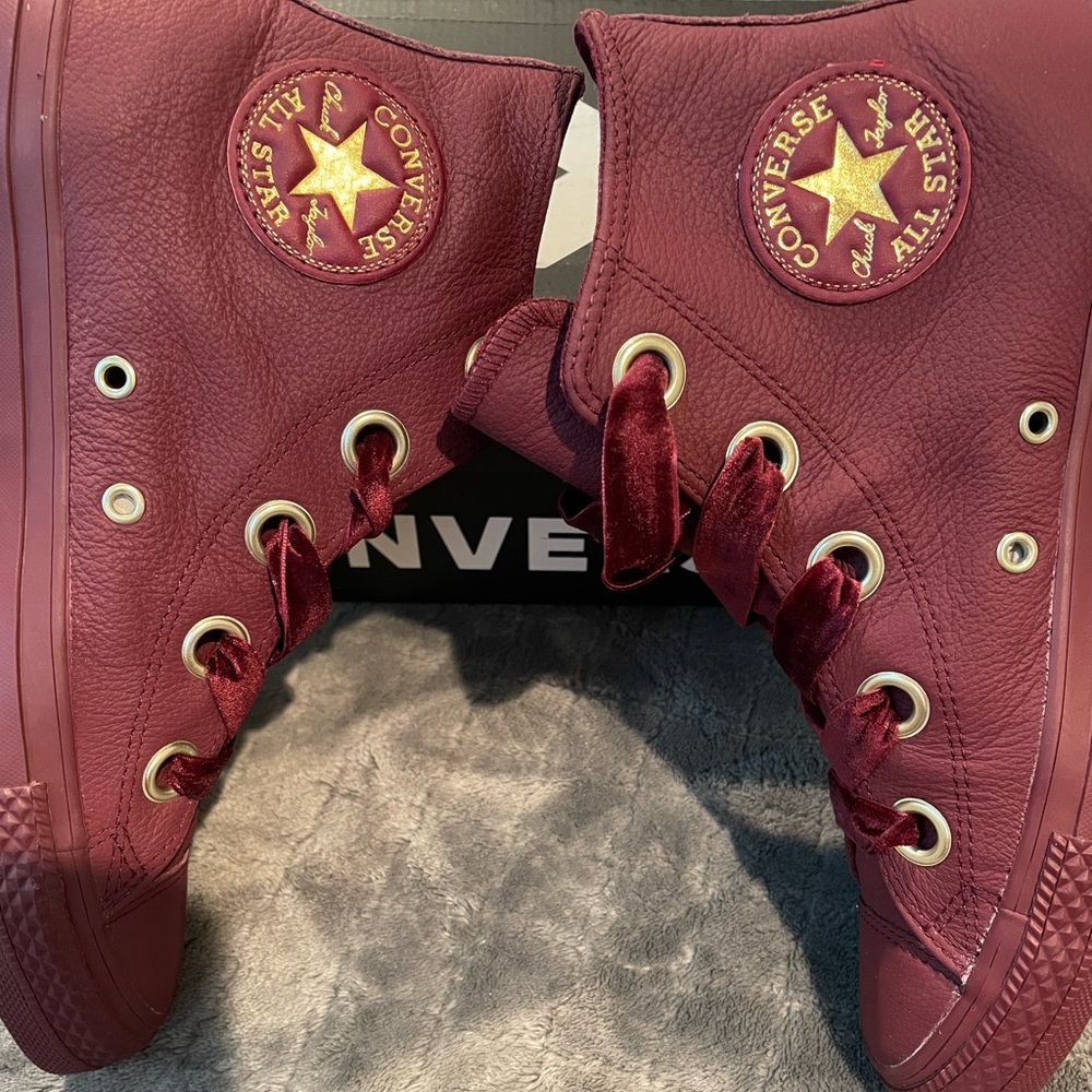 Converse Burgundy Hi top All stars